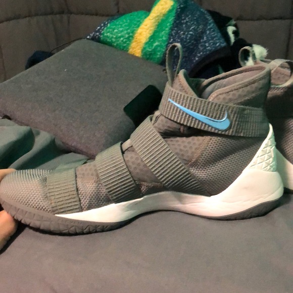 Lebron soilder 11 ID - Picture 3 of 4